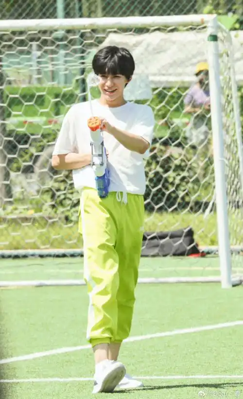 给张真源许个星愿