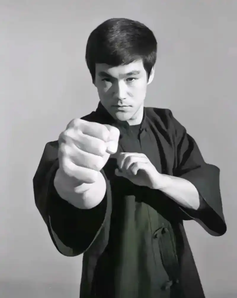 传奇人物#一代人的回忆 #李小龙#截拳道 #珍贵照片 - 抖音