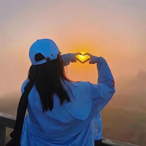 在山顶送你一个爱心