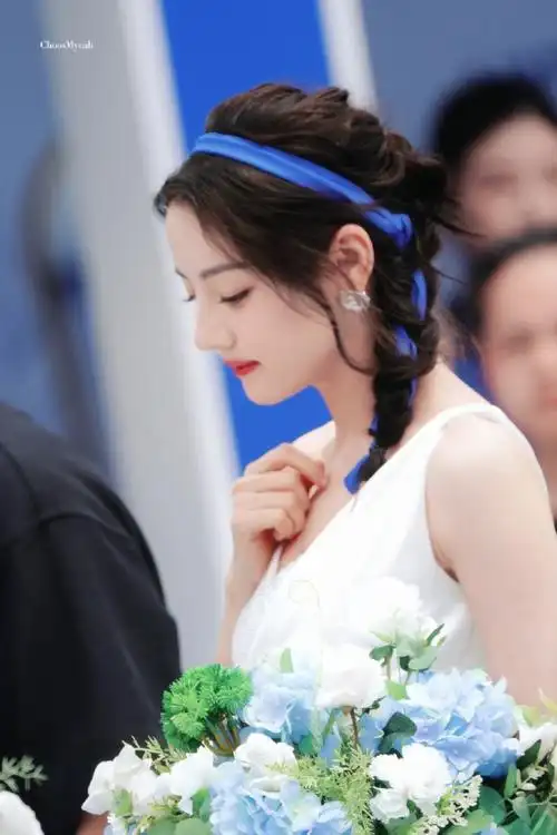 迪丽热巴超话07#愚人节站姐团建#    3332373736 36