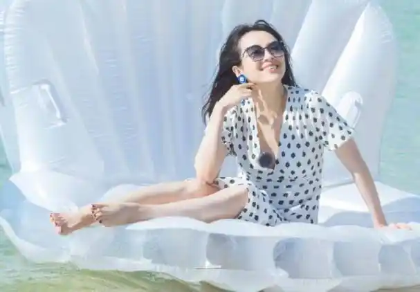 照片中几位女星都清凉现身,虽然没有达到泳装的尺度级别,但也是相当的