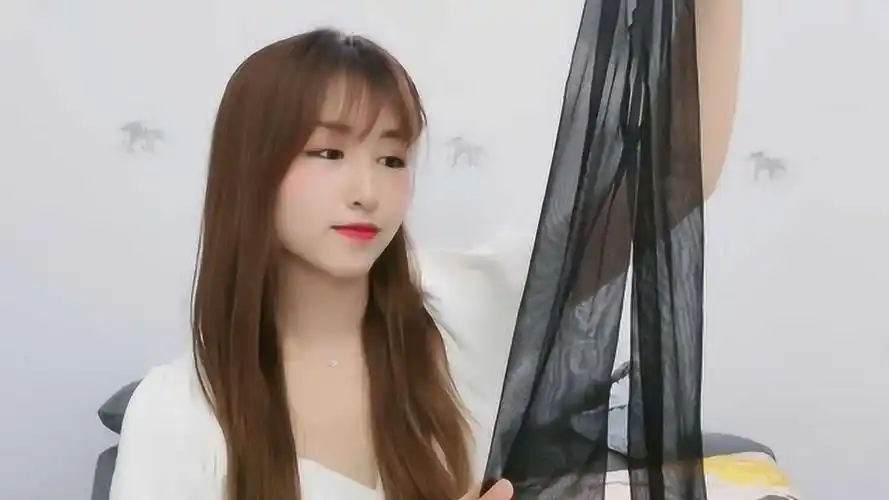 珂珂开箱评测黑色隐形丝袜上身效果也非常好