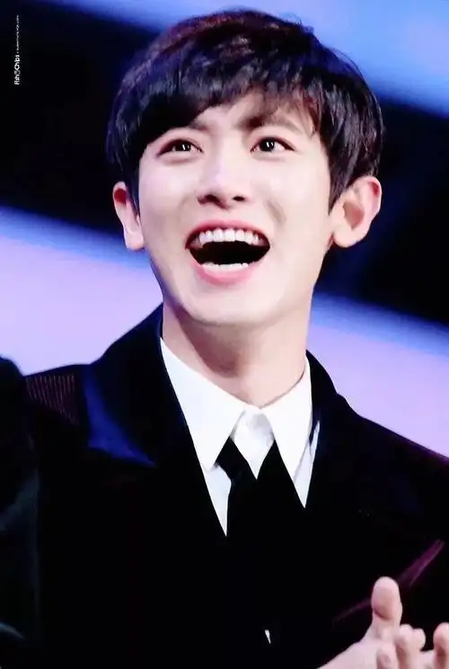 因为朴灿烈的笑容,整个世界变得明朗而美好