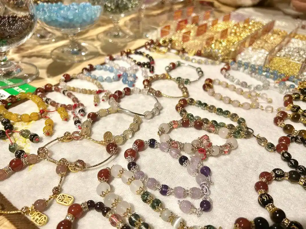 姓名串珠手链 夫子庙的姓名手串 	 姓名珠5r一颗 进去里面选款穿珠子