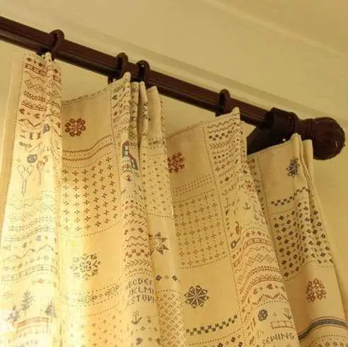 罗马杆窗帘效果图 冬日温馨小家给你唯美享受