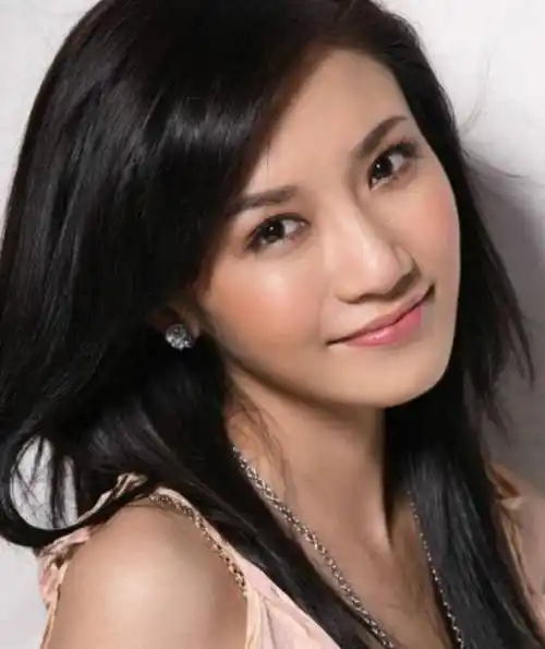 荧幕女神王黎雯:巅峰时下嫁杨烁后,她的牺牲远比我们想得多