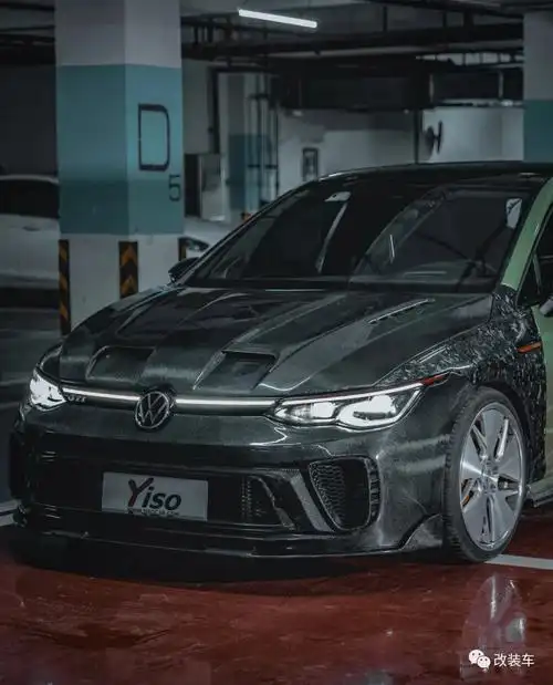 "无碳不欢"的8代高尔夫,这玩意要是撞一下得花多少钱啊?