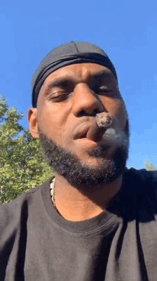 社会人詹皇与好友威少保罗聚会大抽雪茄老詹tt演绎洛杉矶二人转