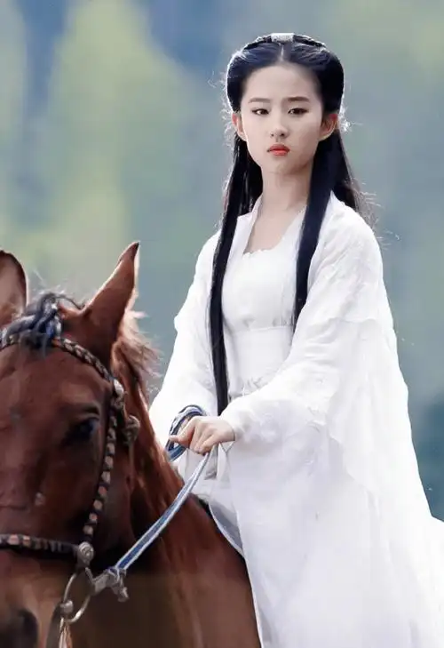 34岁刘亦菲再演神仙姐姐衣袂翩翩仙气飘飘灵动又飘逸