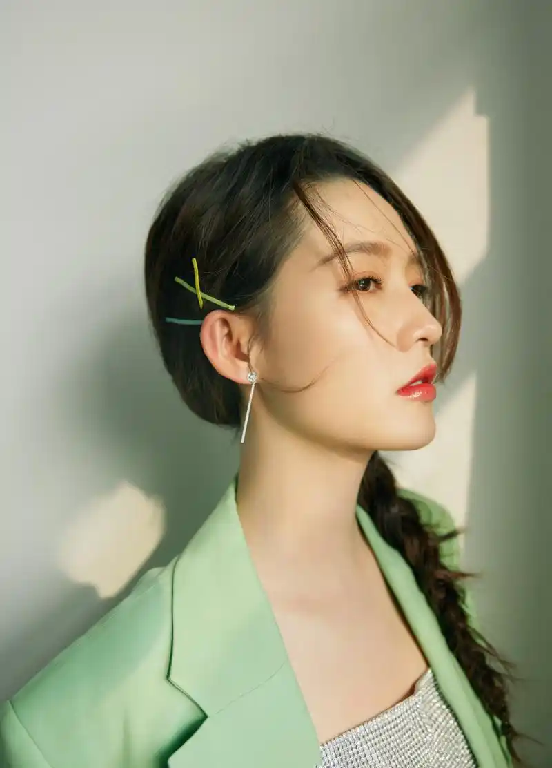 李沁写真,气质优雅,清凉妩媚