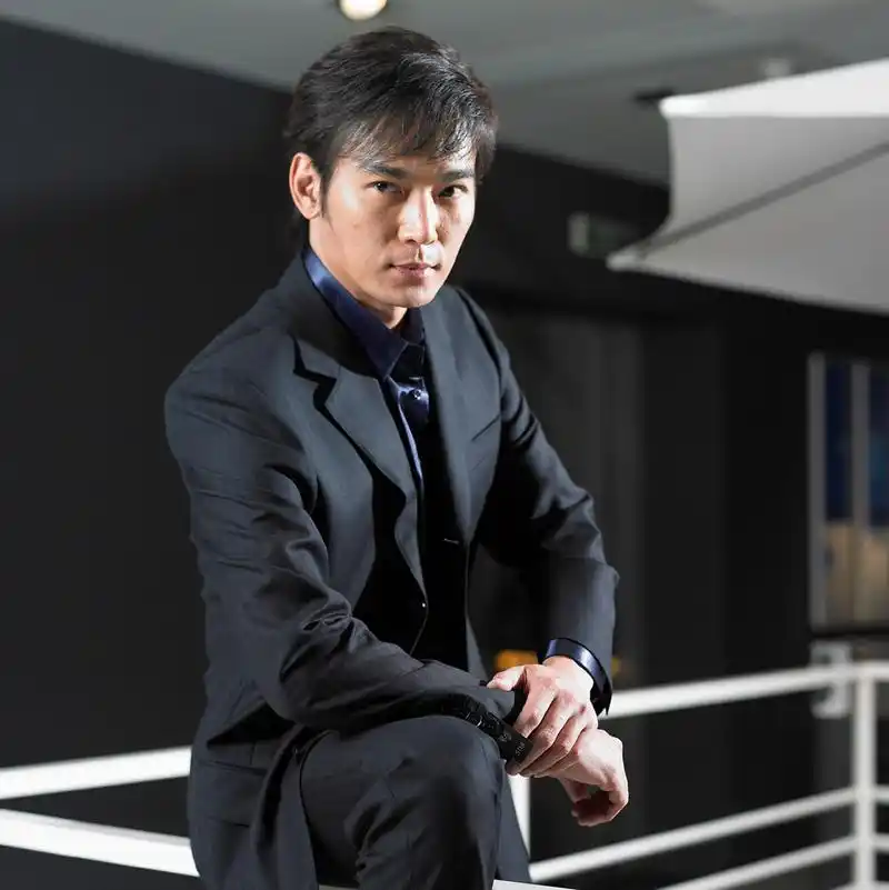 焦恩俊怒斥航空公司摔坏行李箱,网友留言力挺必须给说法!