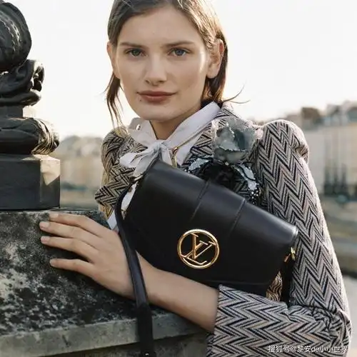 明星潮人已背上:lv全新"新桥"包,能否成为新一代 it 包?