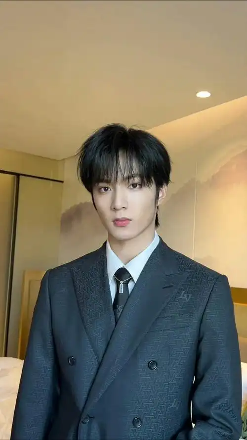 刘耀文送大家一朵小红花##刘耀文北影节live图