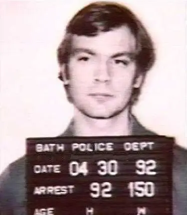 p>杰夫瑞·莱昂内尔·达莫(jeffrey  dahmer,1960年5月21日-1994年11