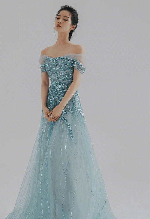 原创刘诗诗太仙了穿白色蕾丝连衣裙清新甜美尽显柔美与浪漫