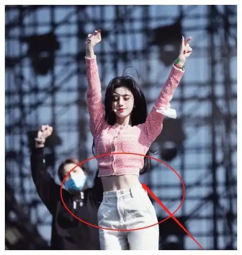 本来还觉得鞠婧祎的腰也没啥好看的,粉丝说它纤细,不过是因为对爱豆的