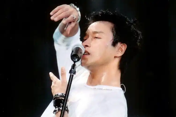 张国荣拉阔演唱会