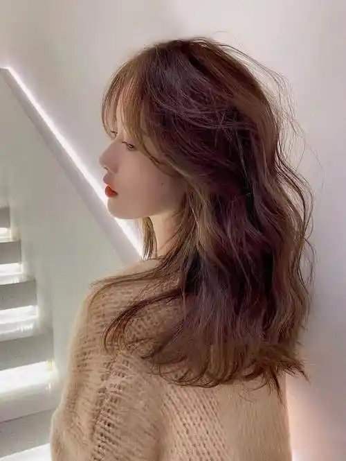 烫发图片女2021最新款(长头发烫发图片女2021最新款) - 泉兴百科