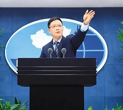 12月28日,国台办发言人安峰山在发布会上请记者提问.