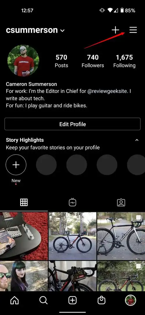 instagram个人资料的屏幕截图,突出显示菜单按钮