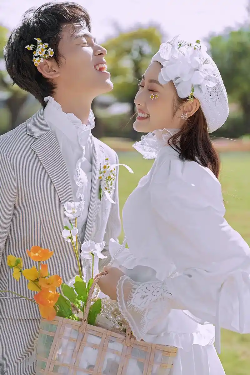 遵义婚纱照风格推荐,森系草坪婚纱照拍摄!遵义婚纱照拍摄,遵 - 抖音