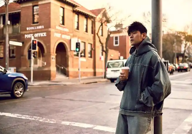 周杰伦《gq》最新高清写真#周杰伦 靠感觉写歌