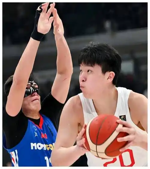 原创中国男篮璀璨新星周琦领军00后才俊集结18岁潜力无限