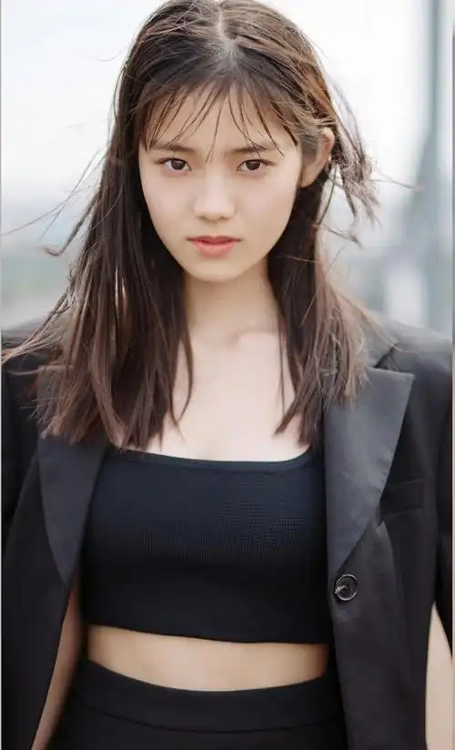 志田琥珀,日本女演员,2004年5月25日出生于埼玉县草加市,身高158厘米