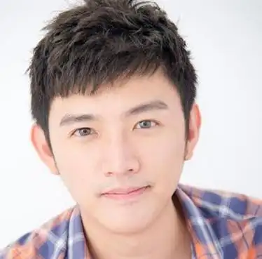 圆脸男生发型图片潮流时尚自然有型的圆脸发型