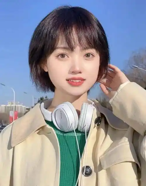 短发少年感显嫩又耐看