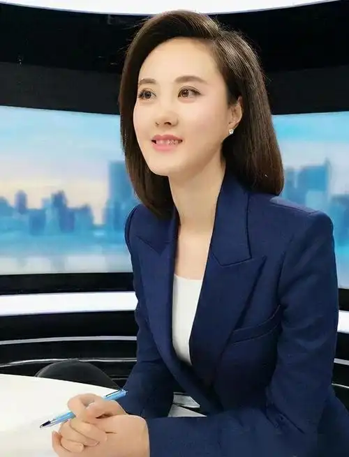 央视美女主播秦方曾是重庆高考状元今39岁感情空白仍单身