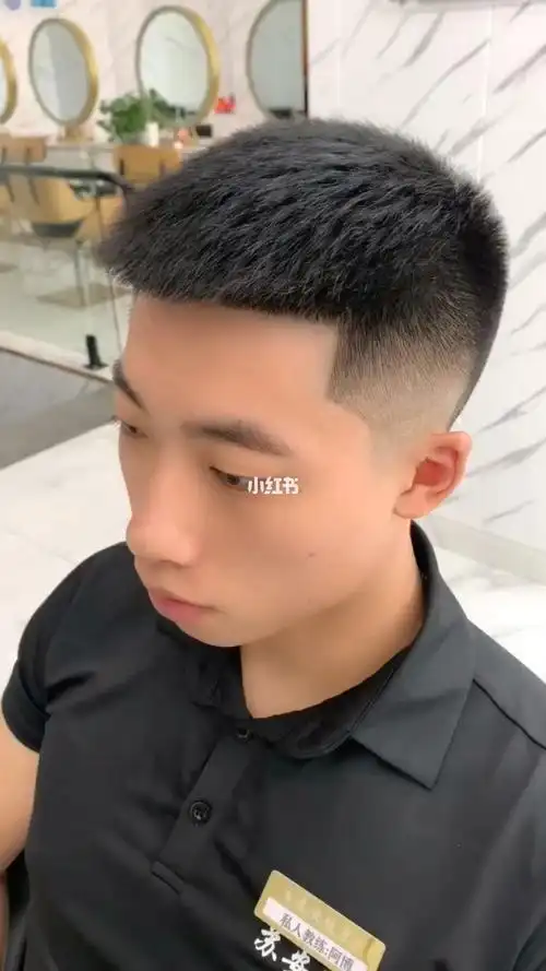 精神小伙瓜子头简单清爽帅气