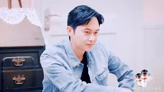 张智霖打麻将眼睛放光,声音酥甜,年轻时可能更红!