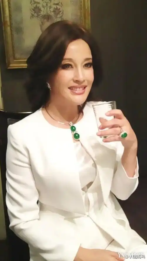 盘点刘晓庆价值连城的奢华翡翠图