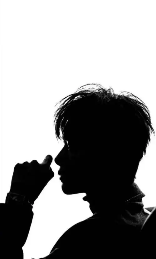 tfboys分享200917易烊千玺的高冷俊俏脸庞像万丈深渊使人越陷越深