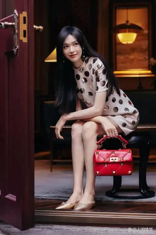 女星高跟鞋美腿盘点:唐嫣,王丽坤,曼妙身材完美御姐!