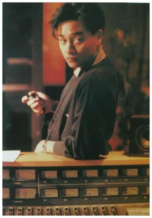 张国荣罕见证件照曝光去世时第一赶到现场是她保留了最后尊严