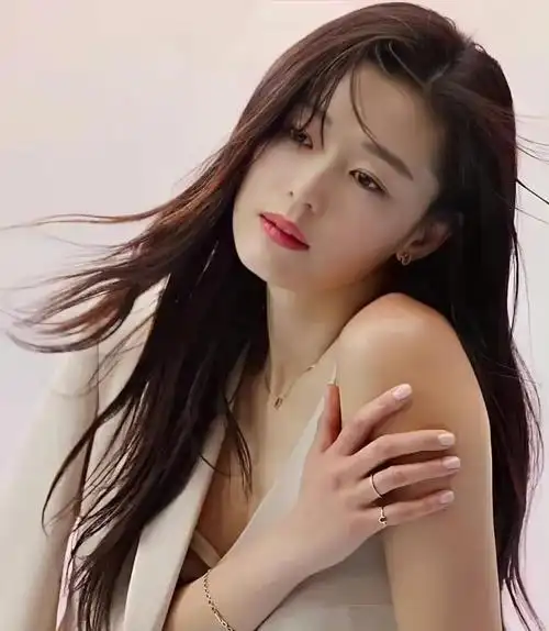 全智贤,优雅知性的气质美女,靓丽唯美的外形,太漂亮啦