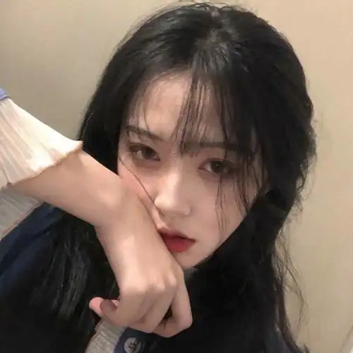 适合高冷女生的头像有点帅