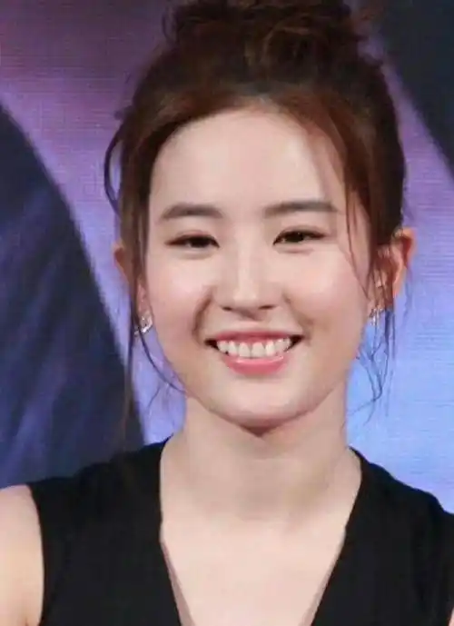 《玫瑰的故事》暴露了刘亦菲一大生理缺陷?那是他们根本不懂美