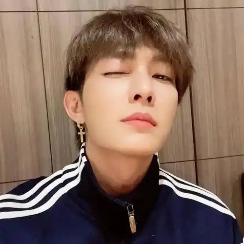 男星炎亚纶花34万元解除出镜限制,实现全球行动自由_生活_明星_金钱