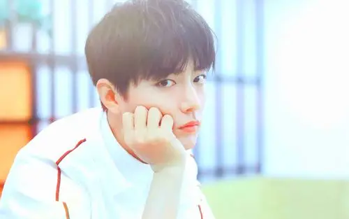 帅气肖战时尚壁纸_最红偶像演员肖战