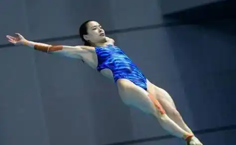 吃小龙虾吃进icu,跳水女皇吴敏霞携老公现身说法:虾头不能吃