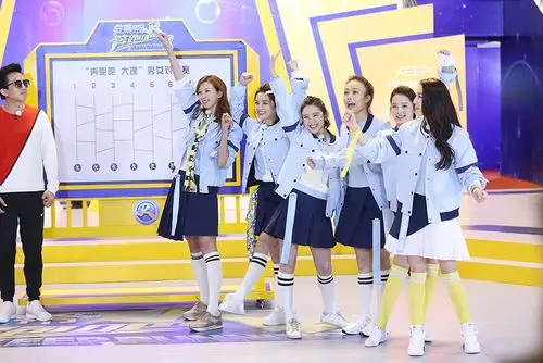 《奔跑吧》男女团战"飙"心跳 林志玲抱邓超