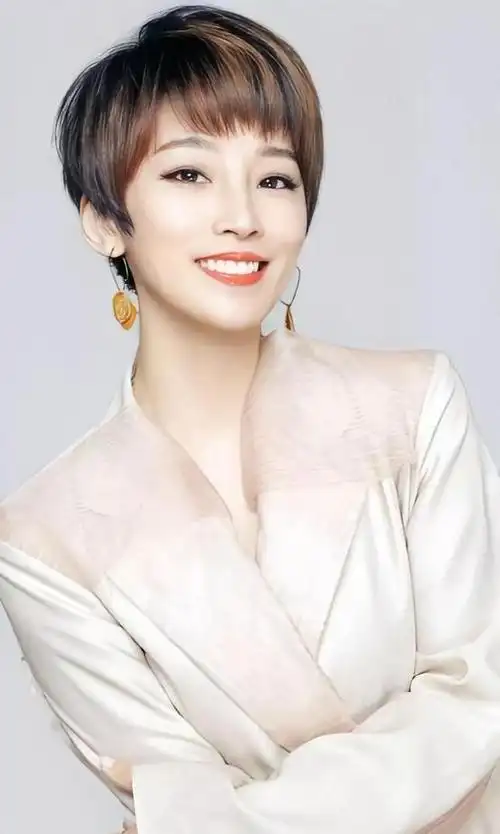 谢楠知名主持人机智大方与丈夫互相成就