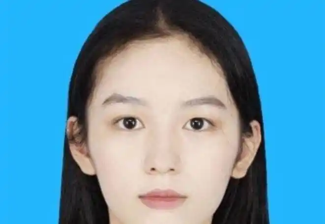 周也只花六块拍证件照,谁料素颜出镜更是吸睛!_照片_周晔_网友