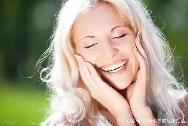 自信大方的笑容,一个人的微笑原来这么美,谁又能拒绝