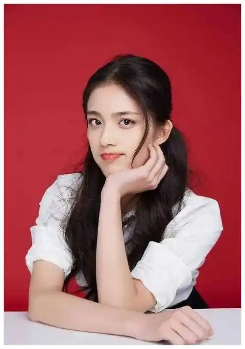 00后女演员钟丽丽官宣与男友夏之光分手,网友评论:两口子都好_明星