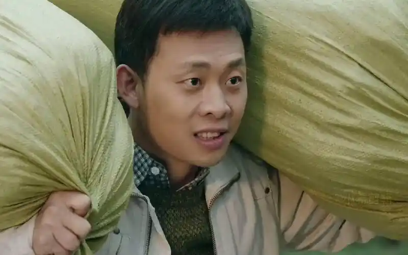 鸡毛飞上天06:陈江河帮骆玉珠卖袜子,陈金水怒火攻心当场晕倒!