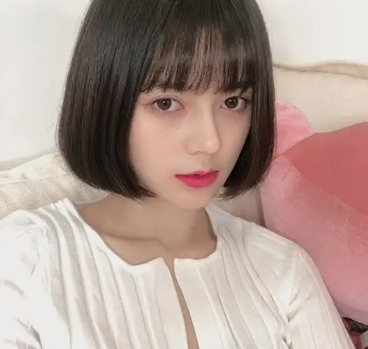 emmm因为是高中生 要准备脱发了(学校可以留长发)应该描述清楚了哈哈